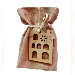 Elegant Pink Favor Bag with Wooden House Tag
